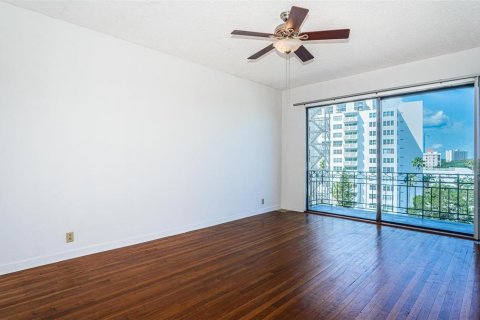 Condominio en venta en Tampa, Florida, 1 dormitorio, 56.86 m2 № 635225 - foto 4