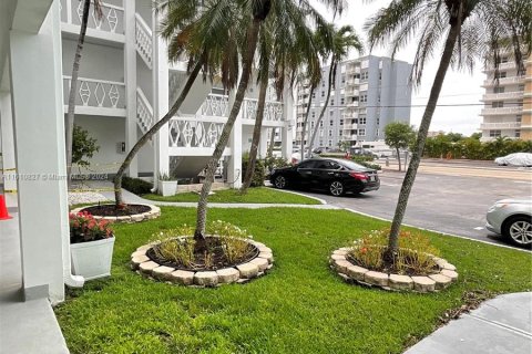 Condominio en venta en Hallandale Beach, Florida, 1 dormitorio, 60.39 m2 № 1233243 - foto 3