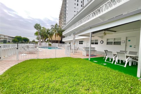 Condominio en venta en Hallandale Beach, Florida, 1 dormitorio, 60.39 m2 № 1233243 - foto 9