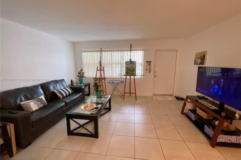 Condominio en venta en Hallandale Beach, Florida, 1 dormitorio, 60.39 m2 № 1233243 - foto 21