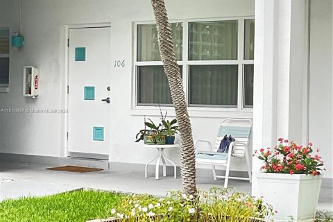 Condominio en venta en Hallandale Beach, Florida, 1 dormitorio, 60.39 m2 № 1233243 - foto 4