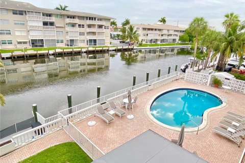 Condominio en venta en Hallandale Beach, Florida, 1 dormitorio, 60.39 m2 № 1233243 - foto 1