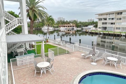 Condominio en venta en Hallandale Beach, Florida, 1 dormitorio, 60.39 m2 № 1233243 - foto 11