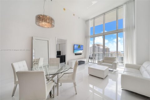 Condo in Miami, Florida, 2 bedrooms  № 1233242 - photo 4