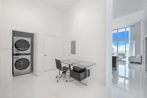 Condo in Miami, Florida, 2 bedrooms  № 1233242 - photo 10