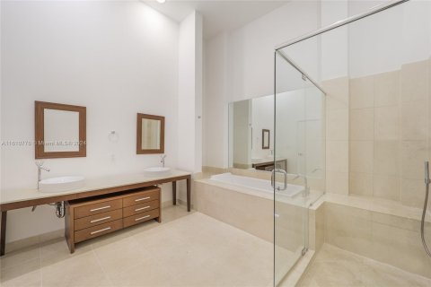 Copropriété à vendre à Miami, Floride: 2 chambres, 135.73 m2 № 1233242 - photo 14