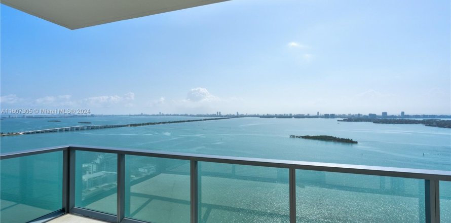 Condo in Miami, Florida, 3 bedrooms  № 1228376