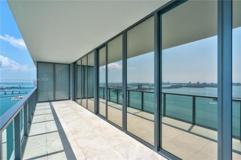 Condo in Miami, Florida, 3 bedrooms  № 1228376 - photo 3