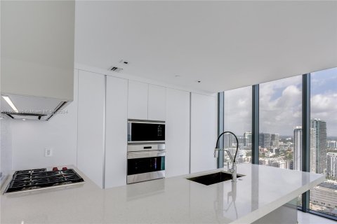 Condominio en venta en Miami, Florida, 3 dormitorios, 307.97 m2 № 1228376 - foto 12