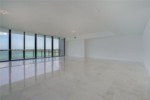 Condominio en venta en Miami, Florida, 3 dormitorios, 307.97 m2 № 1228376 - foto 11