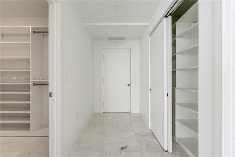 Copropriété à vendre à Miami, Floride: 3 chambres, 307.97 m2 № 1228376 - photo 24