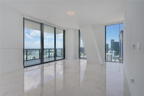 Condominio en venta en Miami, Florida, 3 dormitorios, 307.97 m2 № 1228376 - foto 17