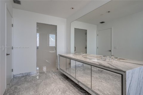 Condominio en venta en Miami, Florida, 3 dormitorios, 307.97 m2 № 1228376 - foto 19