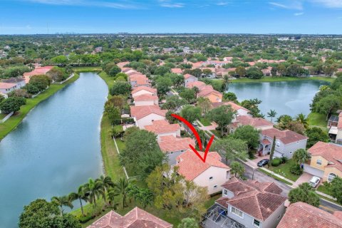 Casa en venta en Hollywood, Florida, 4 dormitorios, 233.37 m2 № 1100164 - foto 4