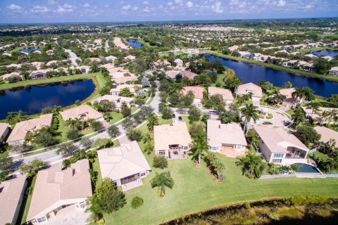 House in Lake Worth, Florida 3 bedrooms, 197.32 sq.m. № 1100205 - photo 23