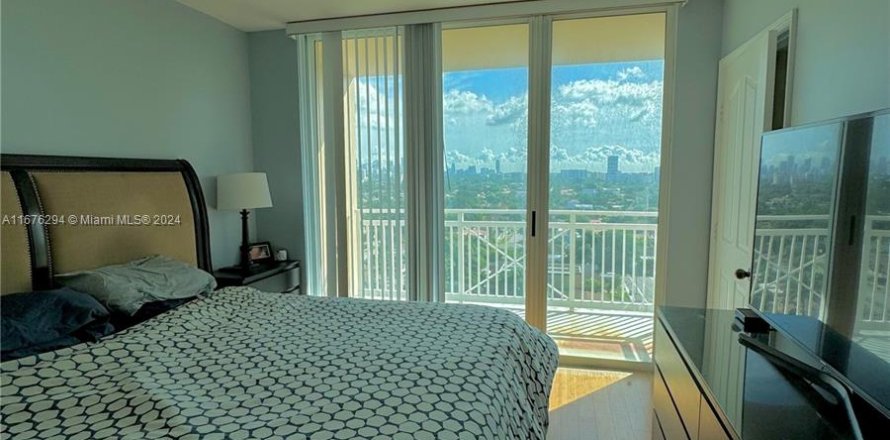 Condominio en Miami, Florida, 2 dormitorios  № 1402709