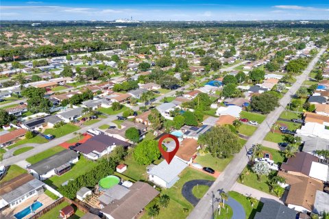 Villa ou maison à vendre à Pembroke Pines, Floride: 2 chambres, 83.33 m2 № 1402755 - photo 19