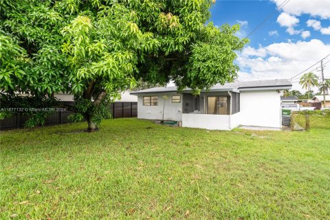 Villa ou maison à vendre à Pembroke Pines, Floride: 2 chambres, 83.33 m2 № 1402755 - photo 17