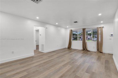 Villa ou maison à vendre à Pembroke Pines, Floride: 2 chambres, 83.33 m2 № 1402755 - photo 4