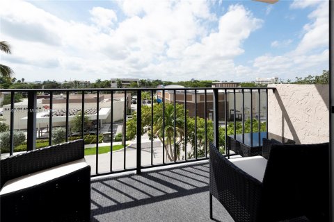 Condo in Fort Lauderdale, Florida, 2 bedrooms  № 1369105 - photo 12