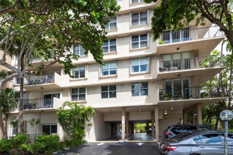 Condo in Fort Lauderdale, Florida, 2 bedrooms  № 1369105 - photo 20