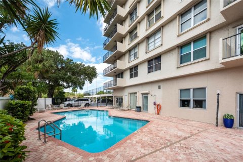 Condo in Fort Lauderdale, Florida, 2 bedrooms  № 1369105 - photo 17