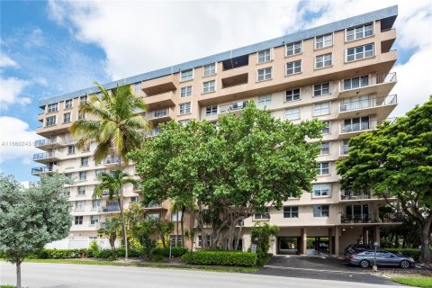 Condo in Fort Lauderdale, Florida, 2 bedrooms  № 1369105 - photo 21