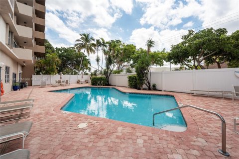 Condo in Fort Lauderdale, Florida, 2 bedrooms  № 1369105 - photo 18