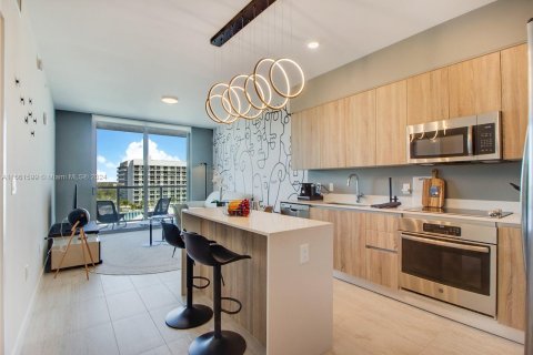 Condo in Miami, Florida, 1 bedroom  № 1369060 - photo 1