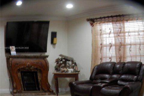 Adosado en venta en Sweetwater, Florida, 3 dormitorios, 123.28 m2 № 1369062 - foto 4