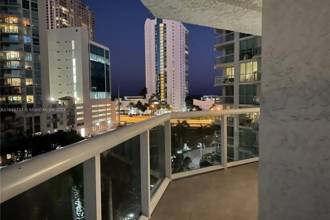 Condominio en venta en Sunny Isles Beach, Florida, 3 dormitorios, 217.39 m2 № 1330527 - foto 4