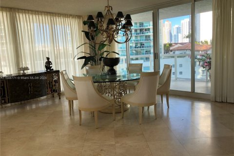 Copropriété à vendre à Sunny Isles Beach, Floride: 3 chambres, 217.39 m2 № 1330527 - photo 1