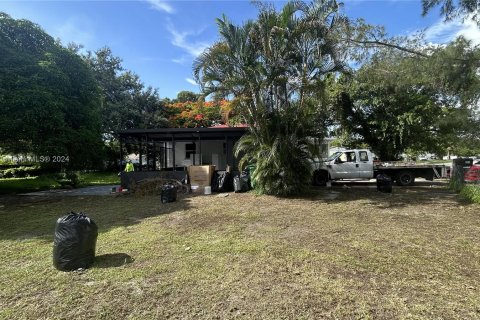 House in Opa-locka, Florida 3 bedrooms, 105.72 sq.m. № 1330529 - photo 27