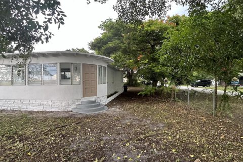 House in Opa-locka, Florida 3 bedrooms, 105.72 sq.m. № 1330529 - photo 29