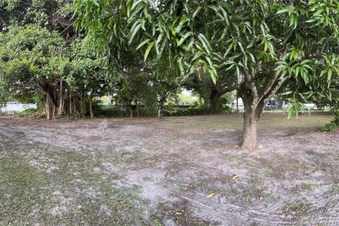 House in Opa-locka, Florida 3 bedrooms, 105.72 sq.m. № 1330529 - photo 6