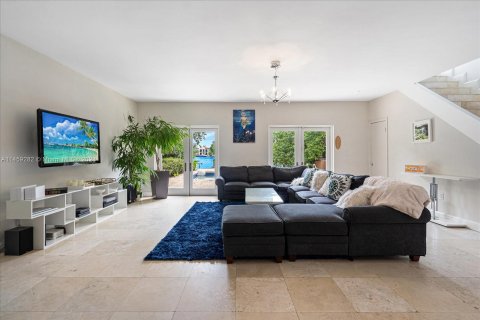 House in Miami Beach, Florida 4 bedrooms, 279.45 sq.m. № 739635 - photo 17