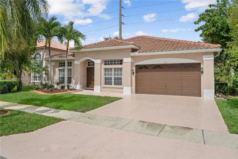 Villa ou maison à vendre à Pembroke Pines, Floride: 3 chambres, 192.68 m2 № 1232710 - photo 2