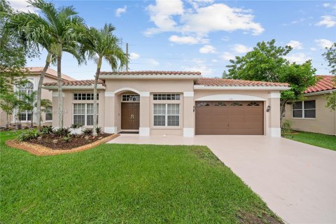 Villa ou maison à vendre à Pembroke Pines, Floride: 3 chambres, 192.68 m2 № 1232710 - photo 1