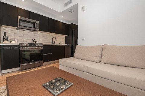 Condo in Miami, Florida, 1 bedroom  № 1233472 - photo 17