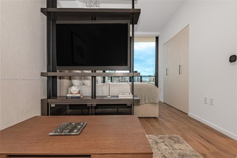 Condo in Miami, Florida, 1 bedroom  № 1233472 - photo 5