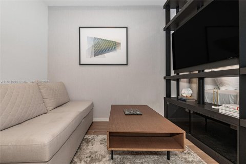 Condo in Miami, Florida, 1 bedroom  № 1233472 - photo 16