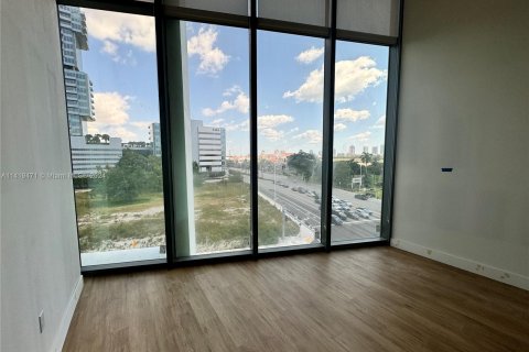 Propiedad comercial en venta en Aventura, Florida № 613131 - foto 12