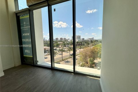 Propiedad comercial en venta en Aventura, Florida № 613131 - foto 21