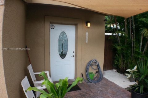 Villa ou maison à vendre à North Miami Beach, Floride: 4 chambres, 151.71 m2 № 613134 - photo 2
