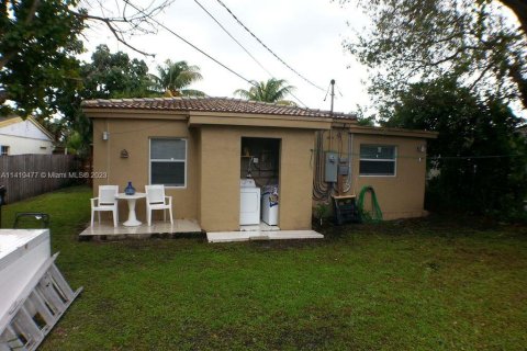 House in North Miami Beach, Florida 4 bedrooms, 151.71 sq.m. № 613134 - photo 22