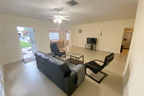 Villa ou maison à vendre à North Miami Beach, Floride: 4 chambres, 151.71 m2 № 613134 - photo 4