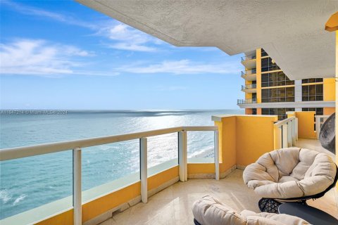 Condominio en venta en Sunny Isles Beach, Florida, 4 dormitorios, 254.18 m2 № 1329934 - foto 16