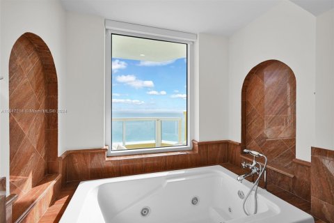 Condo in Sunny Isles Beach, Florida, 4 bedrooms  № 1329934 - photo 28