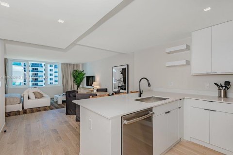 Condominio en alquiler en Miami Beach, Florida, 61.32 m2 № 62025 - foto 1