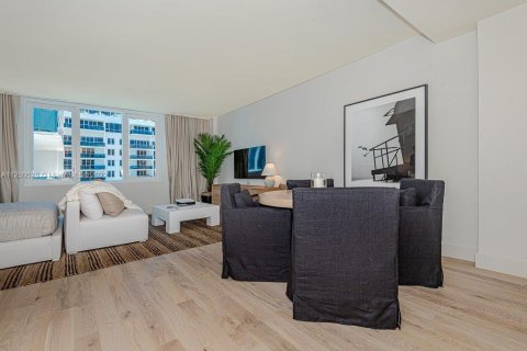 Condominio en alquiler en Miami Beach, Florida, 61.32 m2 № 62025 - foto 3